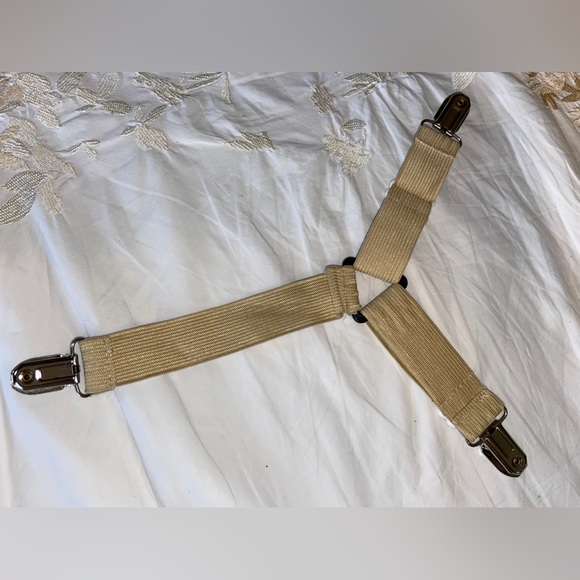 7+Gently Used Elastic Corner Tightening/Holding Straps-4 Any Size Fitted Sheets - Picture 10 of 11